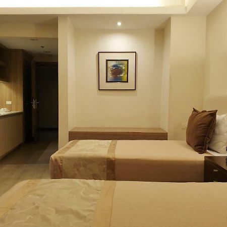 Imperial Palace Suites Quezon City Bagian luar foto