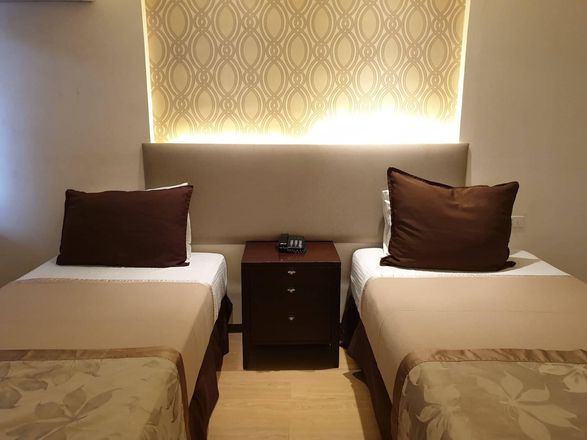 Imperial Palace Suites Quezon City Bagian luar foto