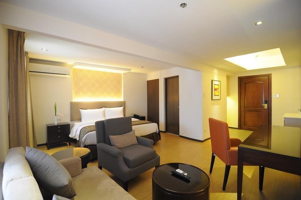 Imperial Palace Suites Quezon City Bagian luar foto