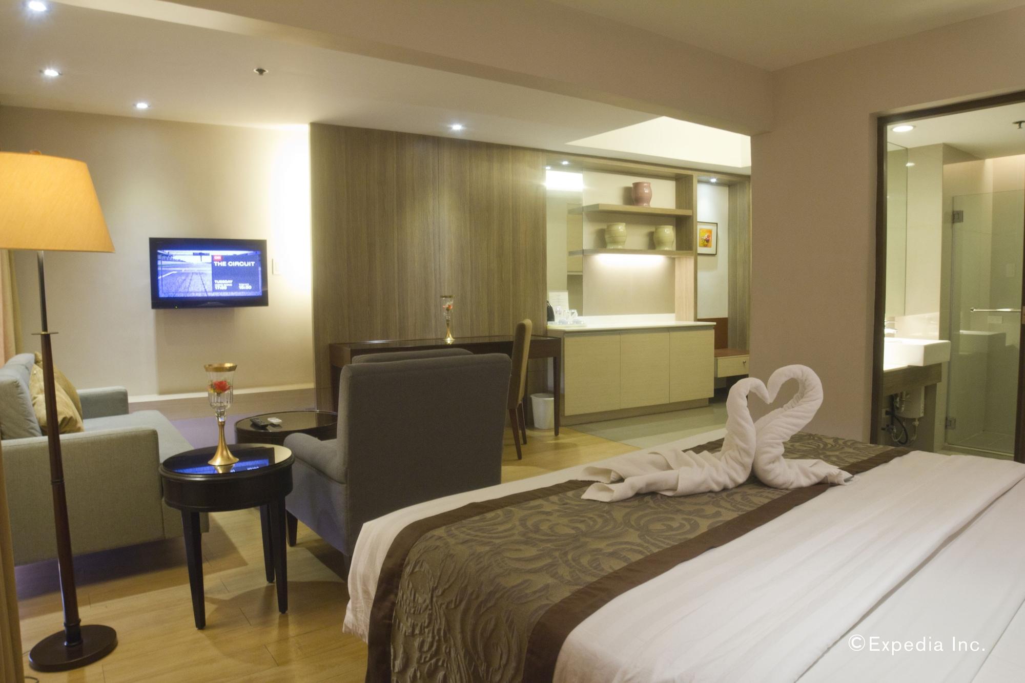 Imperial Palace Suites Quezon City Bagian luar foto
