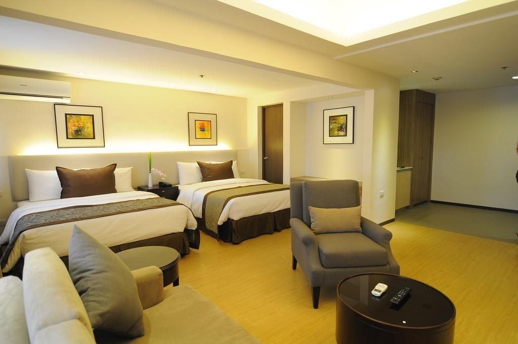 Imperial Palace Suites Quezon City Bagian luar foto