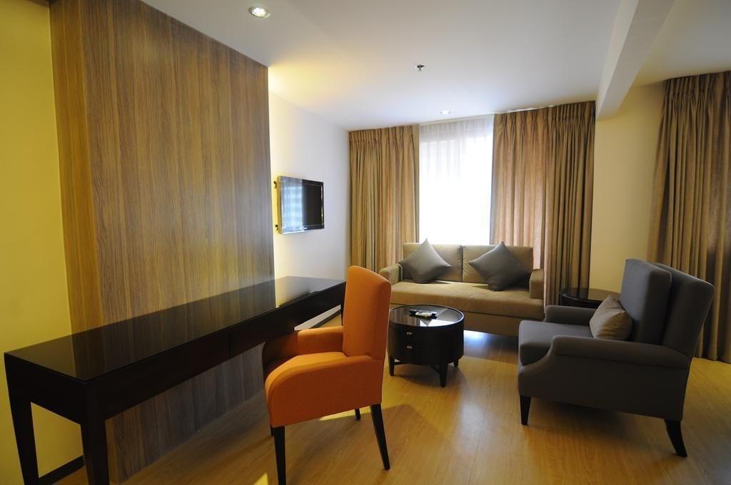 Imperial Palace Suites Quezon City Bagian luar foto