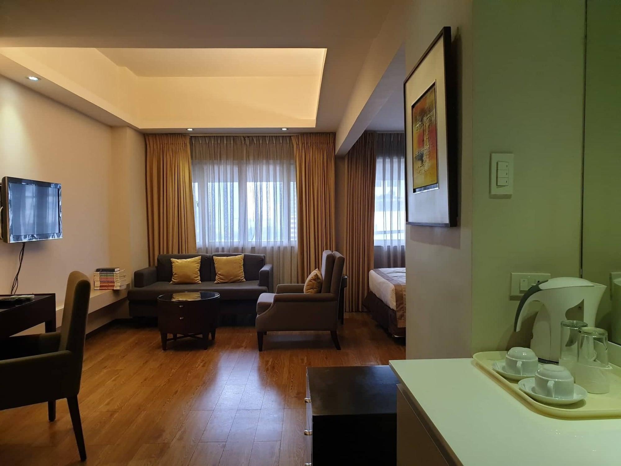 Imperial Palace Suites Quezon City Bagian luar foto