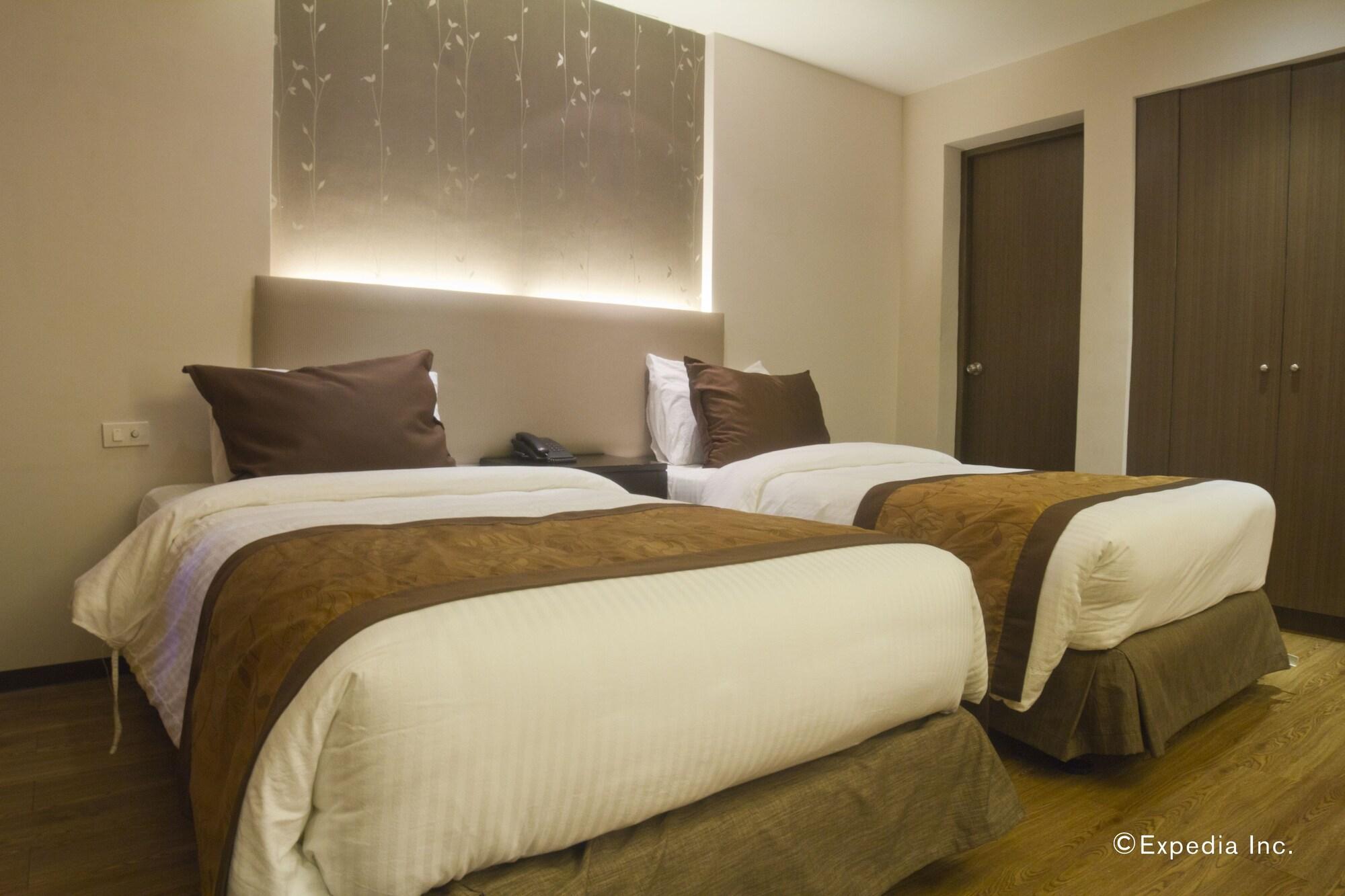 Imperial Palace Suites Quezon City Bagian luar foto