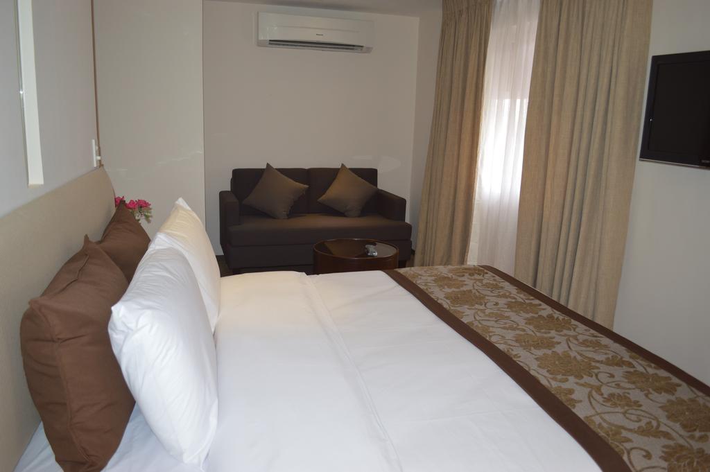 Imperial Palace Suites Quezon City Bagian luar foto