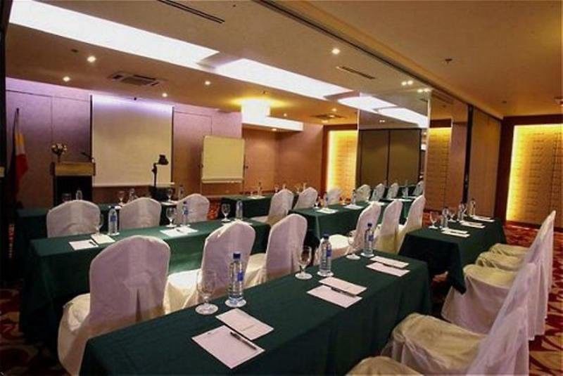 Imperial Palace Suites Quezon City Bagian luar foto