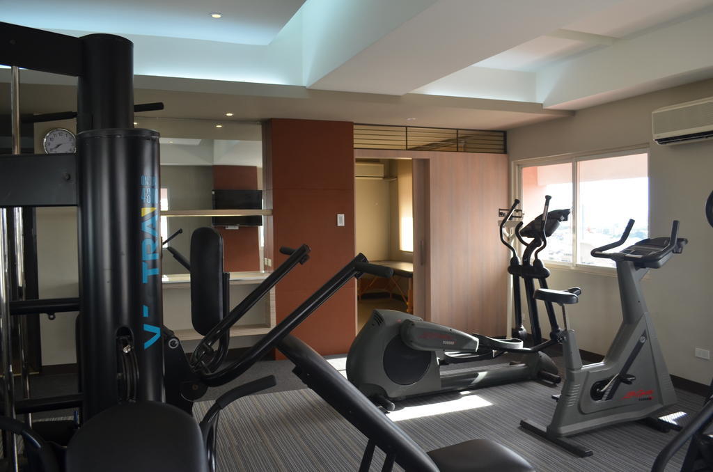 Imperial Palace Suites Quezon City Bagian luar foto