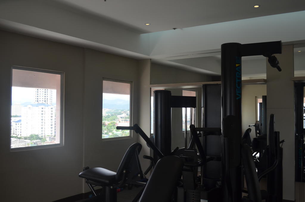 Imperial Palace Suites Quezon City Bagian luar foto