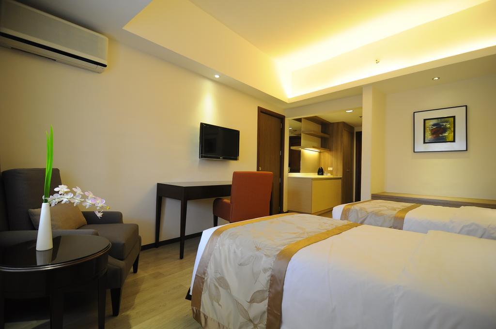 Imperial Palace Suites Quezon City Bagian luar foto