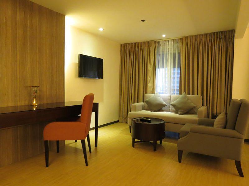 Imperial Palace Suites Quezon City Bagian luar foto