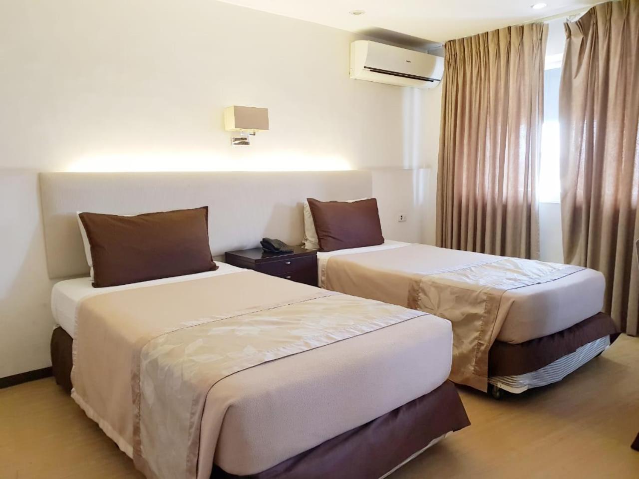 Imperial Palace Suites Quezon City Bagian luar foto