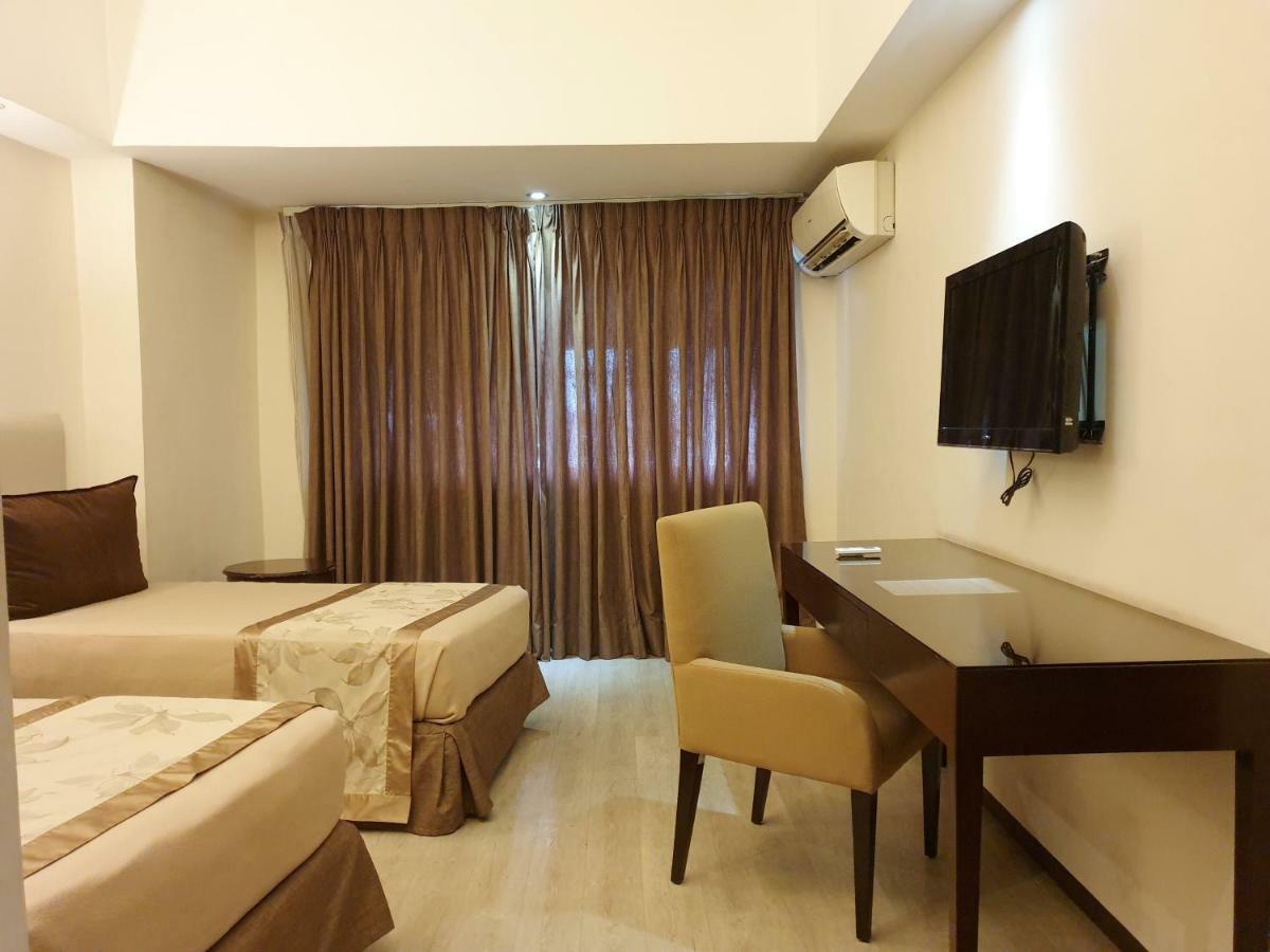 Imperial Palace Suites Quezon City Bagian luar foto