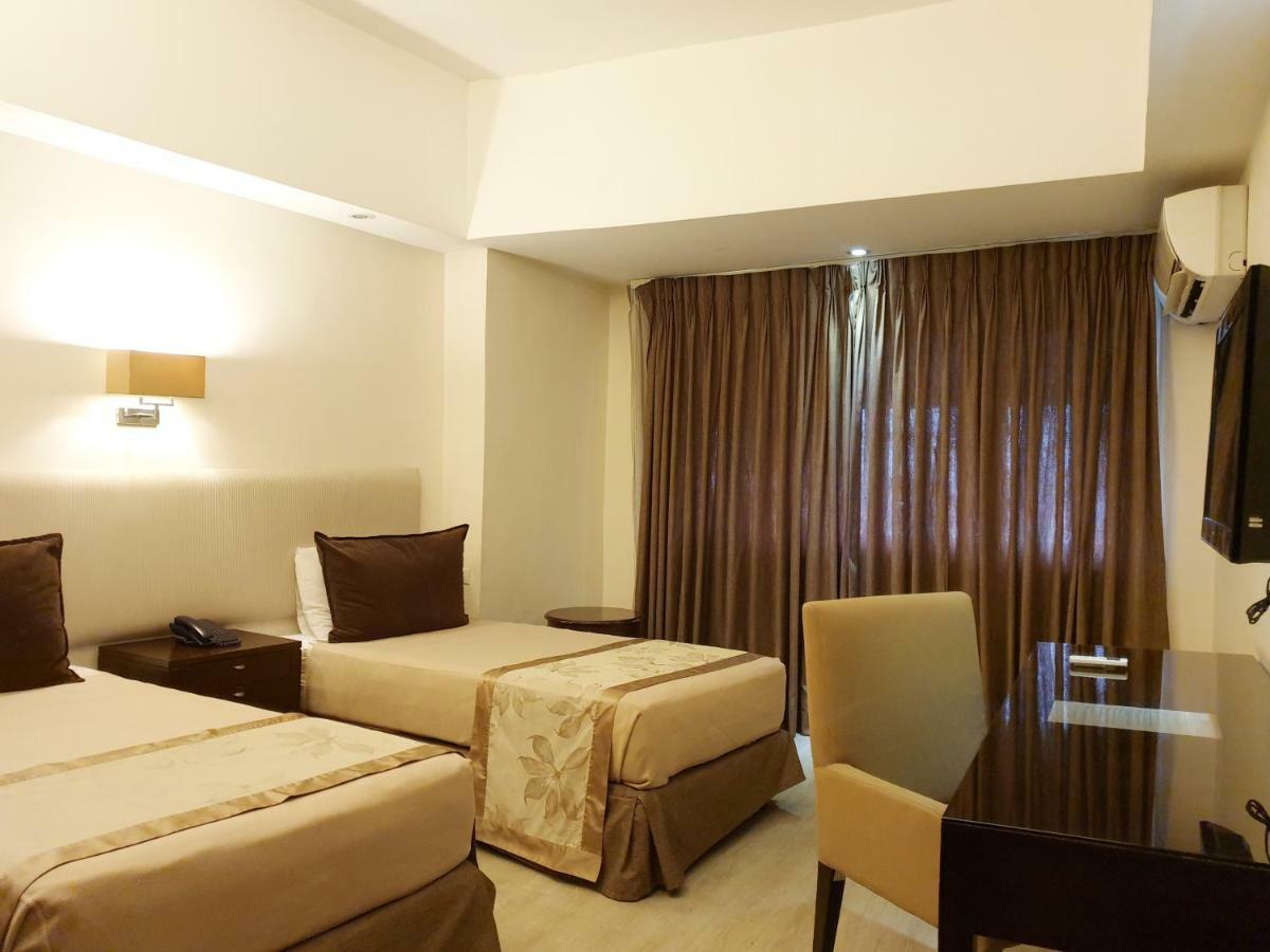 Imperial Palace Suites Quezon City Bagian luar foto
