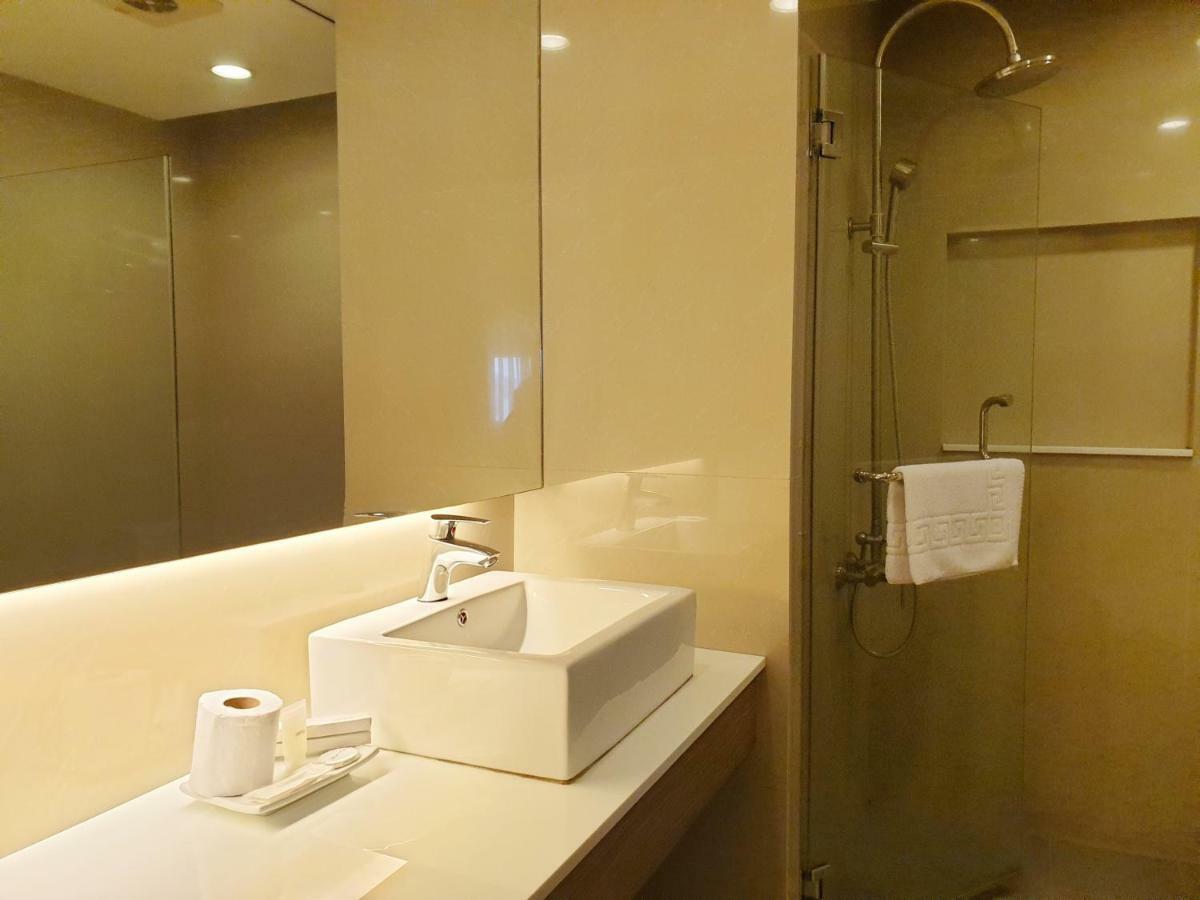 Imperial Palace Suites Quezon City Bagian luar foto