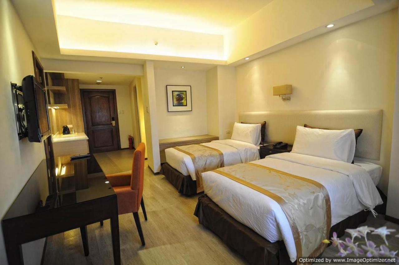 Imperial Palace Suites Quezon City Bagian luar foto