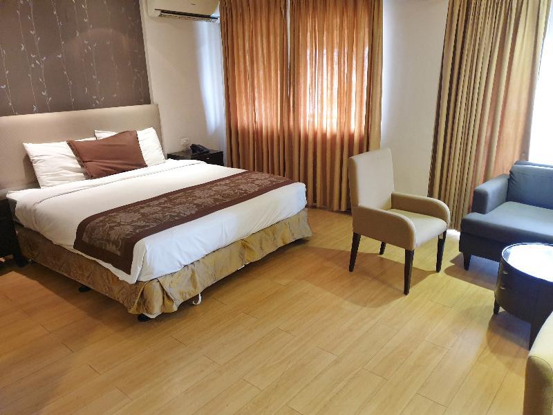 Imperial Palace Suites Quezon City Bagian luar foto